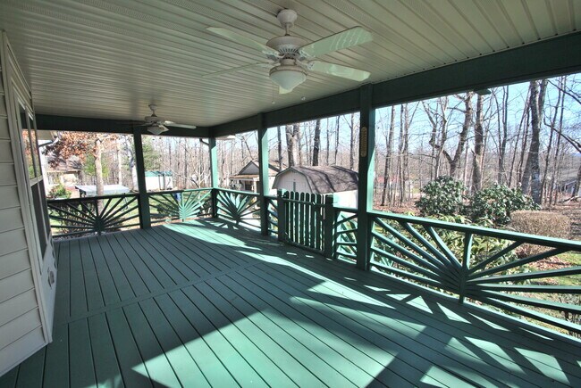 Building Photo - VERY NICE NEIGHBORHOOD