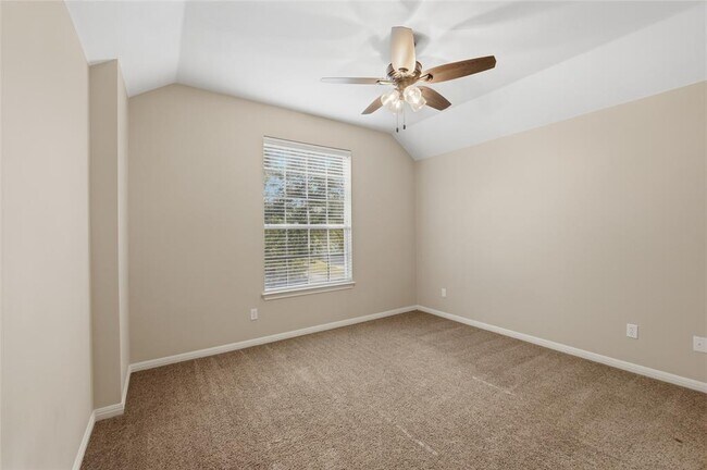 Building Photo - 15201 Calaveras Dr