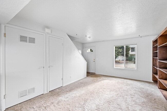 Building Photo - 1289 N 400 E