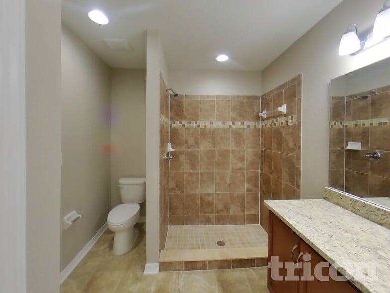 Building Photo - 2311 12th Ave E