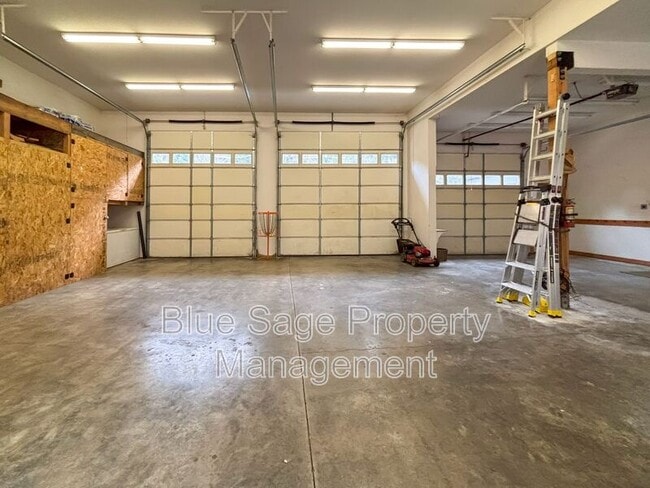 Building Photo - 241896 US-101