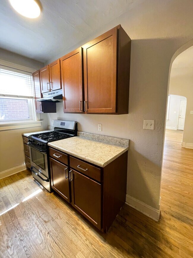 Building Photo - Lindenwood Ave 4919-4921