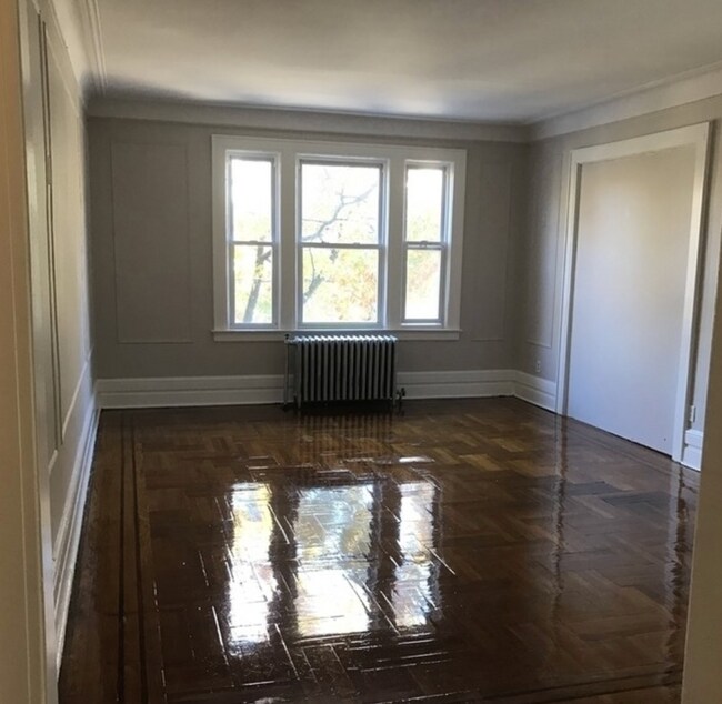 Building Photo - 5 Summit St