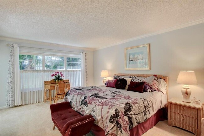 Building Photo - 2743 Ocean Dr