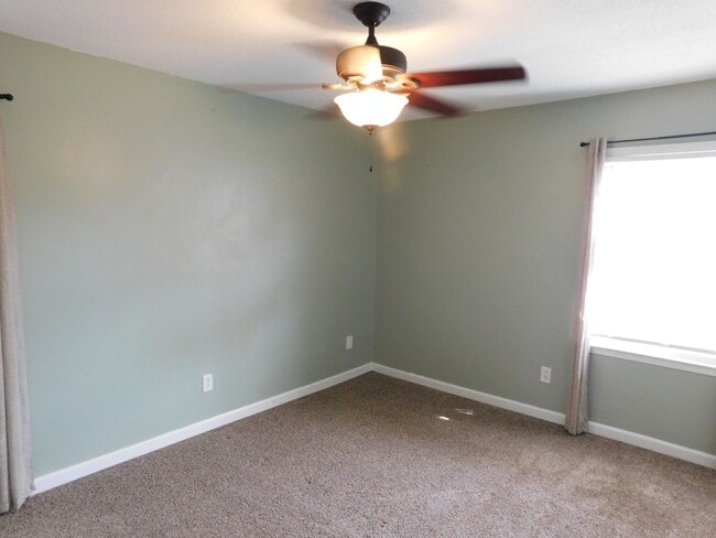 Building Photo - Quaint Family Home