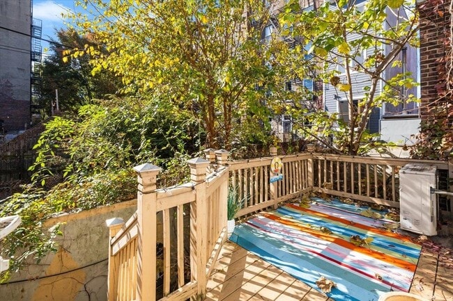 Building Photo - 259 7th St