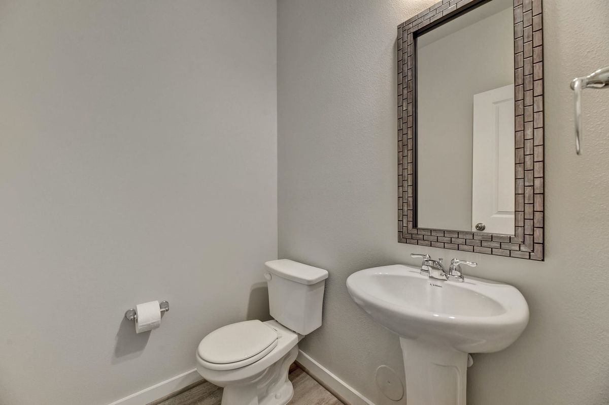 Building Photo - 252 Fieldwood Dr