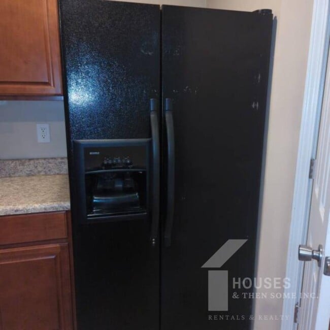 Building Photo - 515 Fairview Rd