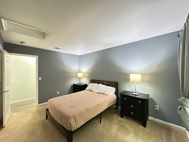 Building Photo - 1094 Porter Dr