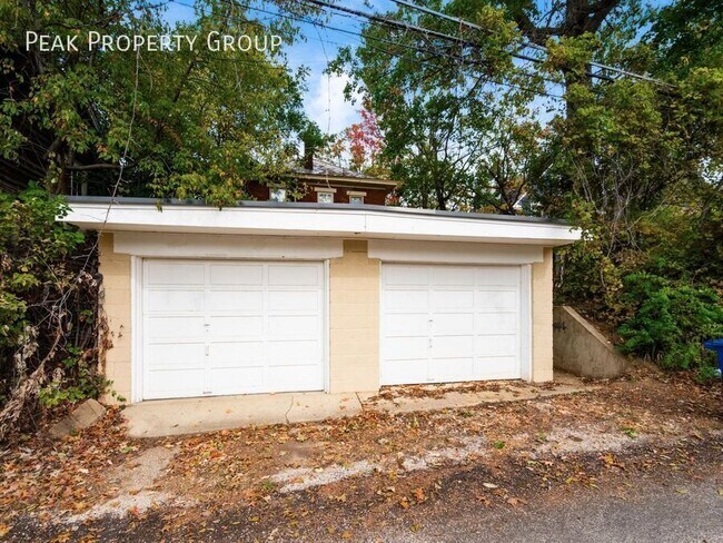 Building Photo - 227 E Northwood Ave