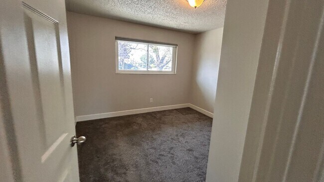 Building Photo - 2960 Cabrillo Dr