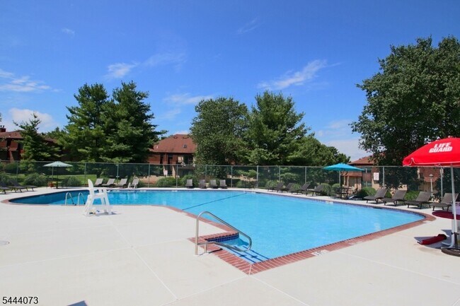 Building Photo - 1404 Normandy Ct