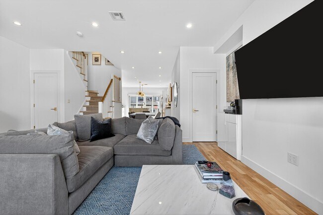 Building Photo - 303 4th St