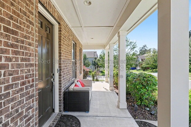 Building Photo - 747 Coralbell Way