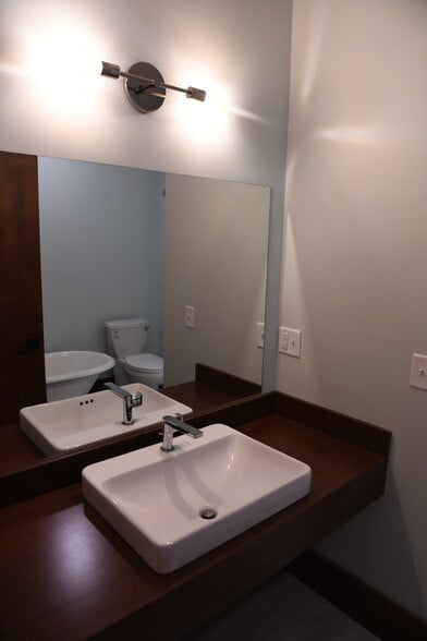 Apartment 4 Bathroom - 223 Lisbon St