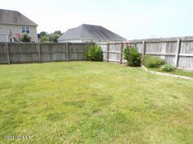 Building Photo - 4 Bedroom 2.5 Bathroom home located in Carolina Subdivision