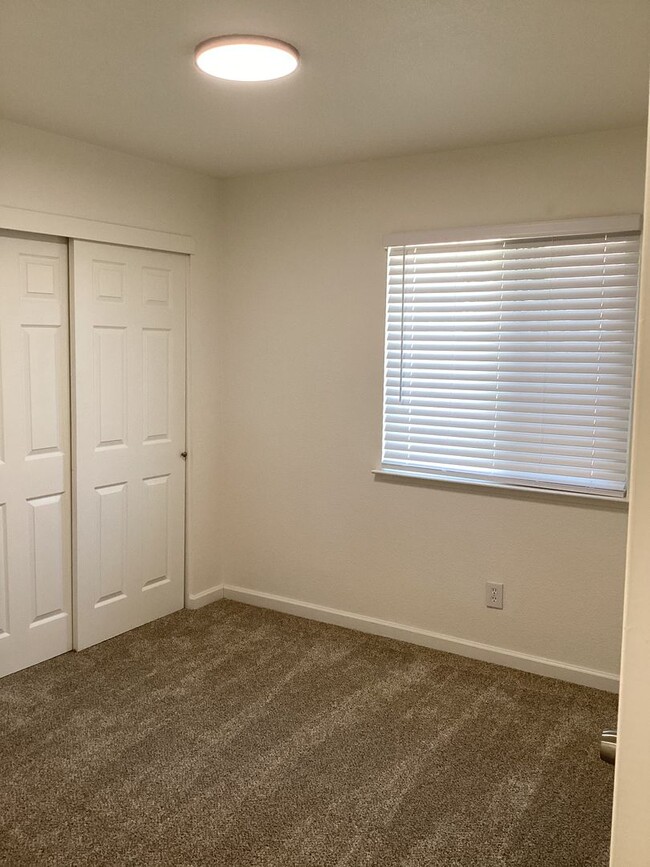 Building Photo - ASK ABOUT OUR $300 OFF MOVE IN SPECIAL