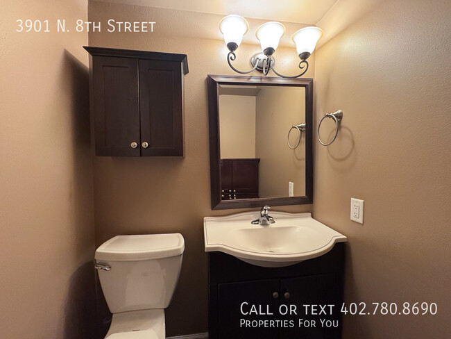 Building Photo - Fully remodeled townhome for rent!