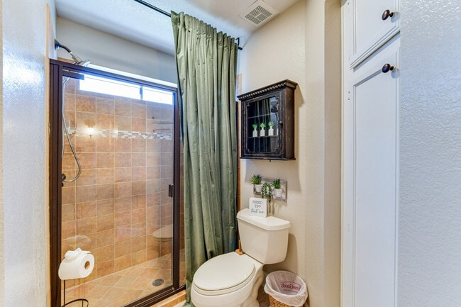 Building Photo - 1120 N Val Vista Dr