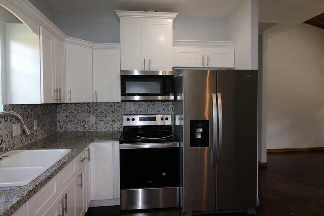 Building Photo - 8302 Park St