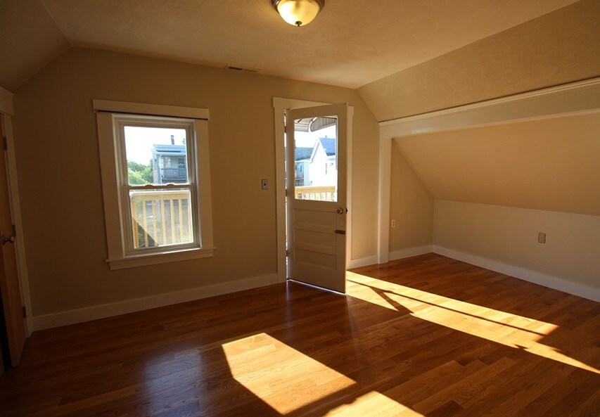 Building Photo - 14 Dow St