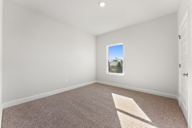 Building Photo - 3000 Rachel Pl