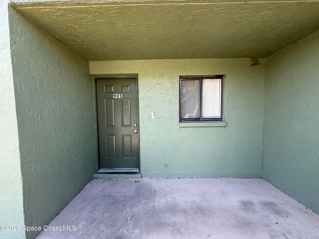 Building Photo - 1566 University Ln