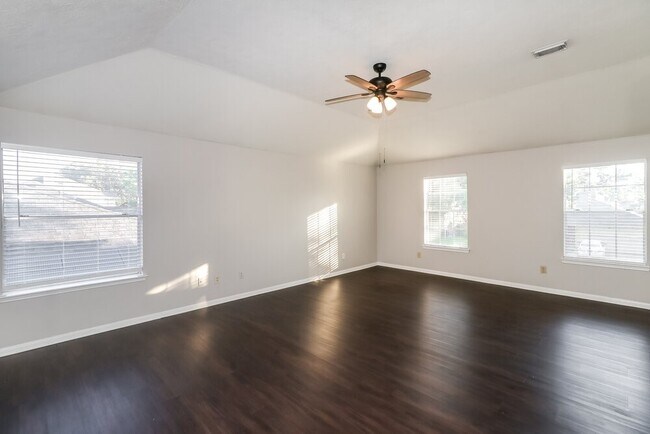 Building Photo - 8234 Worthington Dr