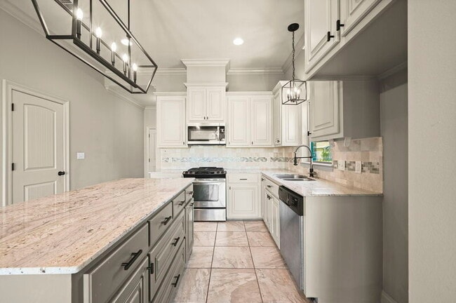 Building Photo - 16923 Bradford Ave