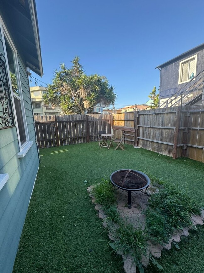 Building Photo - Remodeled | Private Side Yard