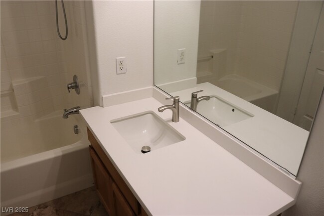 Building Photo - 50 Aura de Blanco St