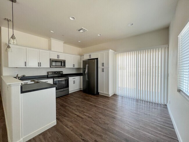 Building Photo - 29 Palms Home with Solar