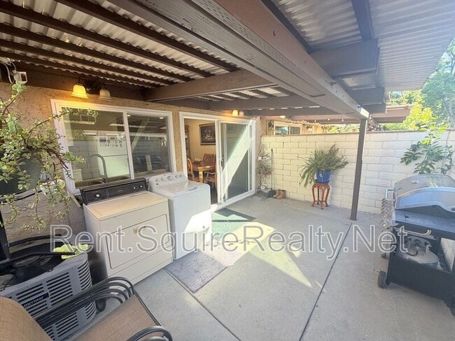 Building Photo - 1149 N Barston Ave