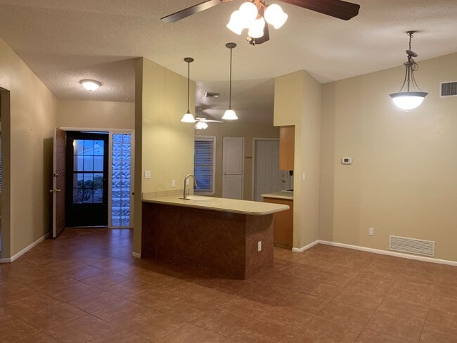 Building Photo - 2220 S Iris Dr
