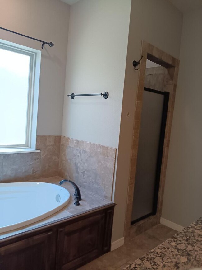 Building Photo - Hinge Property Management