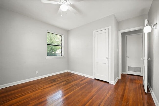 Building Photo - 4622 Redwood Ave