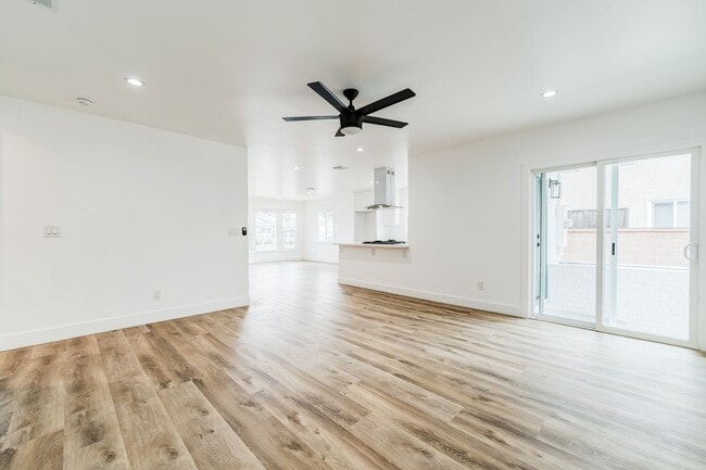 Building Photo - 7020 Schroll St