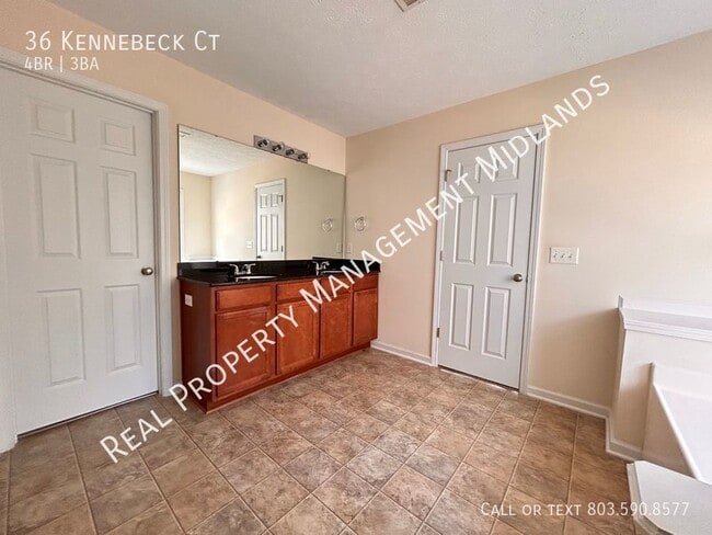 Building Photo - 36 Kennebeck Ct