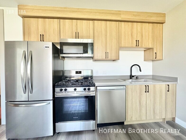 Building Photo - 10806 Blix St