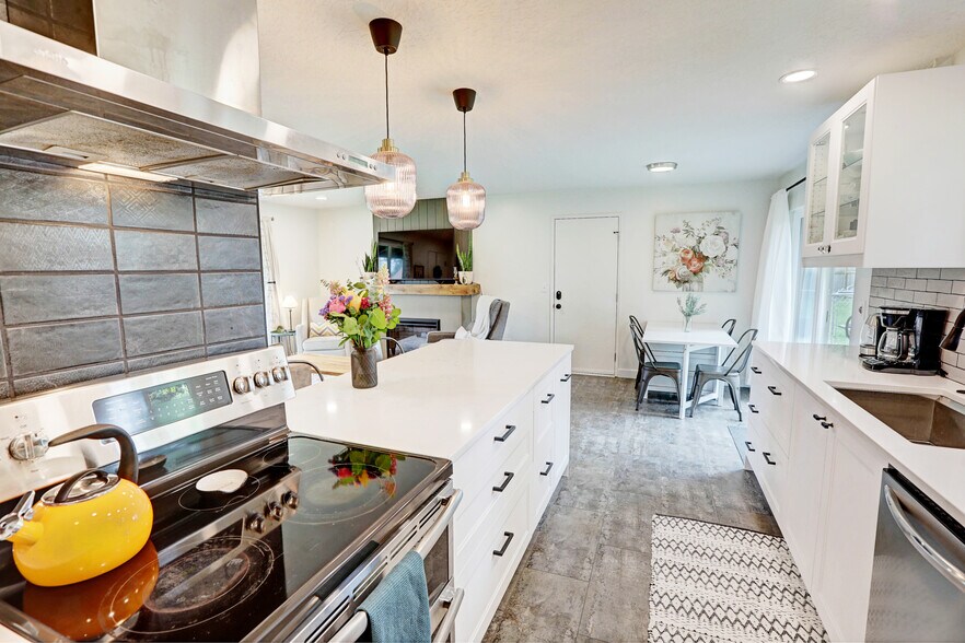 Building Photo - 2630 NE 111th Ave