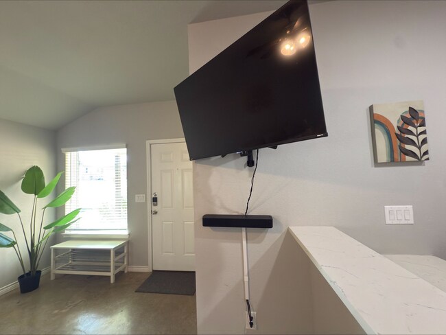 Building Photo - 1204 N 8th St