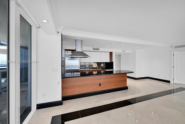 Building Photo - 1850 S Ocean Dr