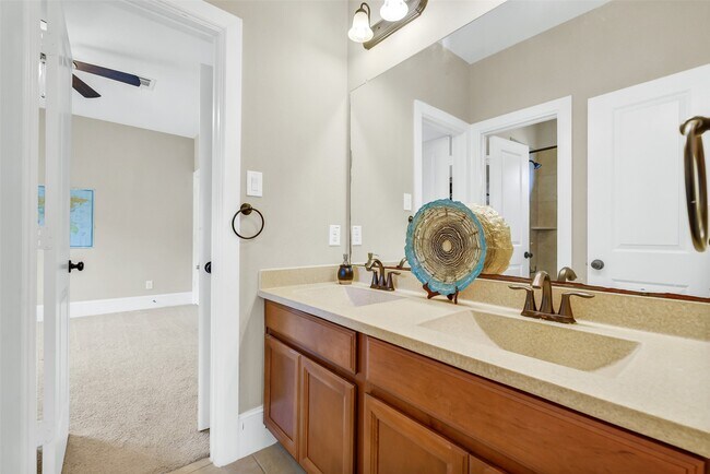 Building Photo - 28606 Rolling Ridge Dr