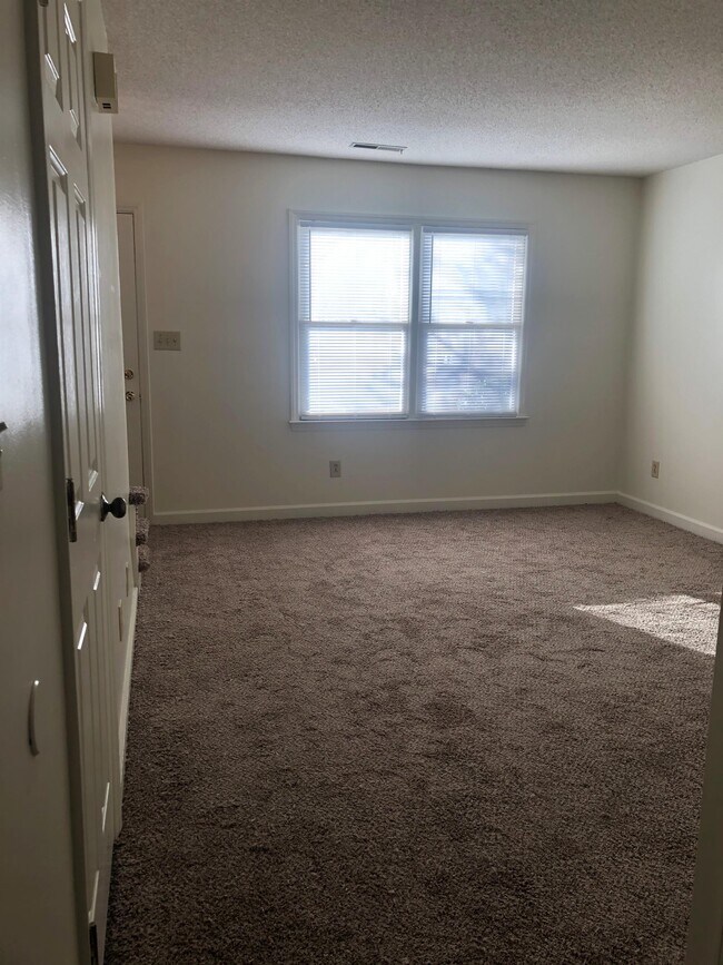 Building Photo - 1109 Keswick Pl