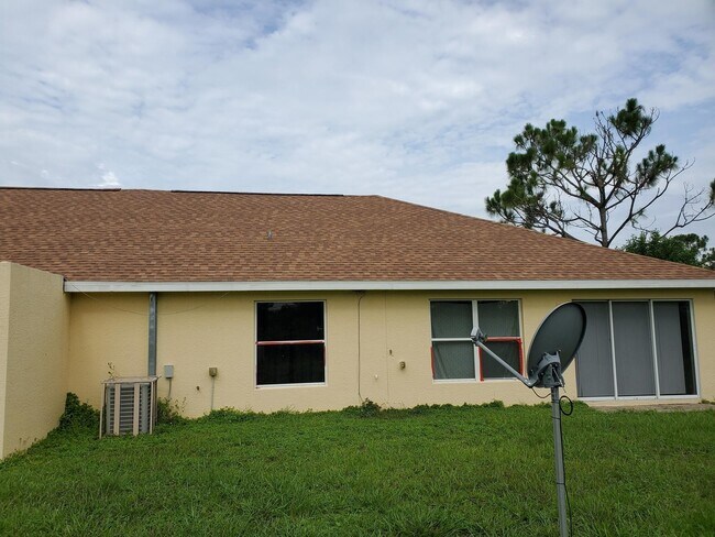 Building Photo - 977-979 Graystone Ave