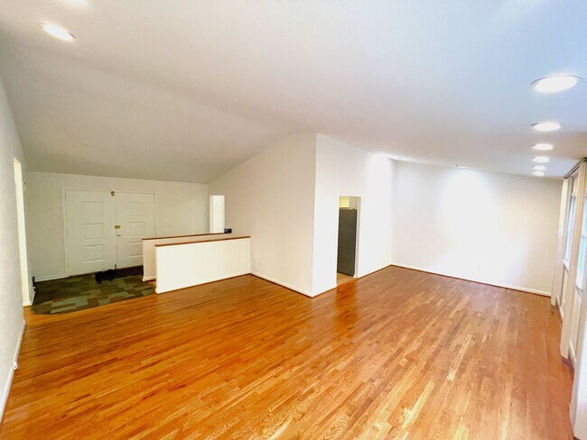 Building Photo - 8410 Buckhannon Dr