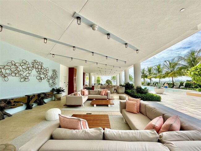 Building Photo - 2900 NE 7th Ave