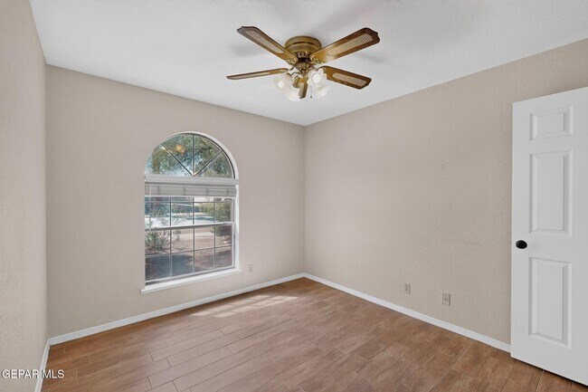 Building Photo - 7419 Mission Viejo Dr