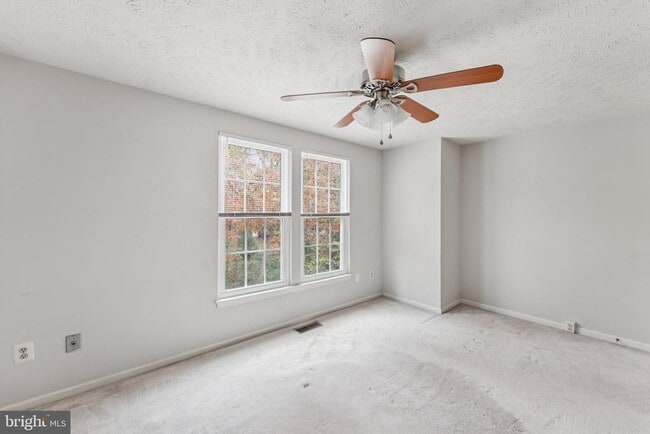 Building Photo - 1581 Woodcrest Dr