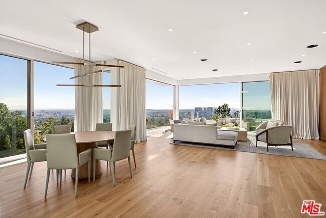 Building Photo - 9894 Beverly Grove Dr